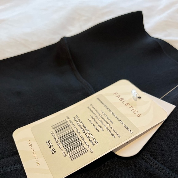 NWT Fabletics Scuptknit Leggings - Picture 4 of 4